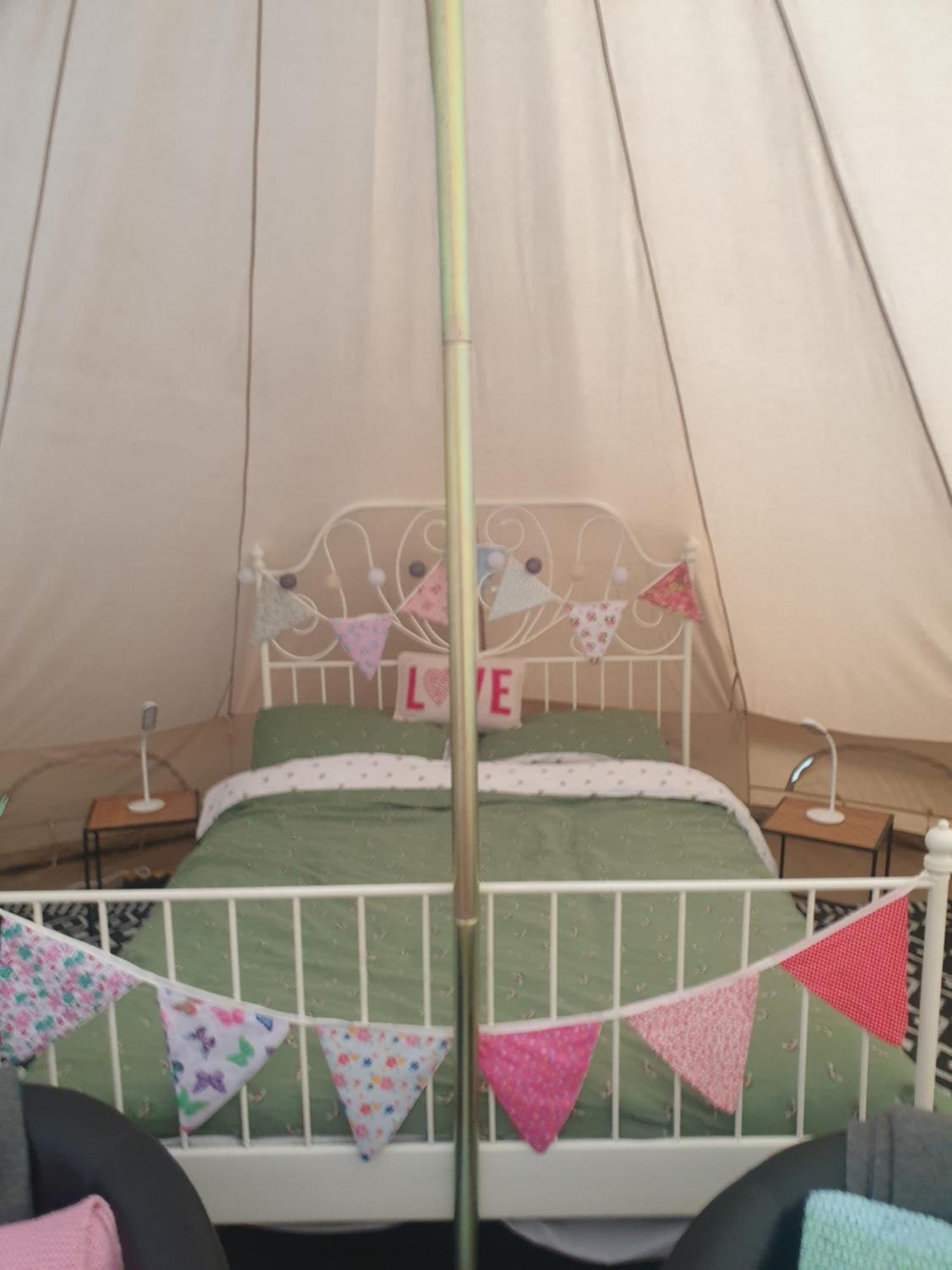 Hotel Wildberry Glamping Orgères-la-Roche Exterior foto